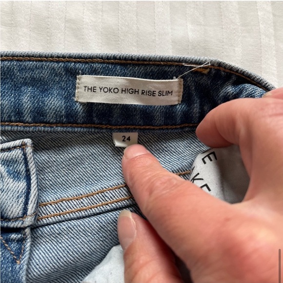 Aritzia Denim Forum The Yoko High Rise Slim Jean
Light Blue size 24 - Picture 13 of 16
